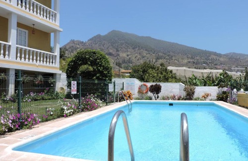 Los Llanos de Aridane Apartment | Apartment 'Apartamento 3' with Shared Pool, Private Terrace and Wi-Fi