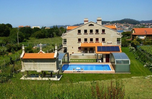 Cangas Apartment | Apartment 'Apartamento 11' with Shared Pool, Private Terrace and Wi-Fi