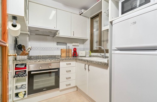 Almunecar Apartment | Apartment "Apartamento Alcazar" with Mountain View, Shared Pool & Wi-Fi