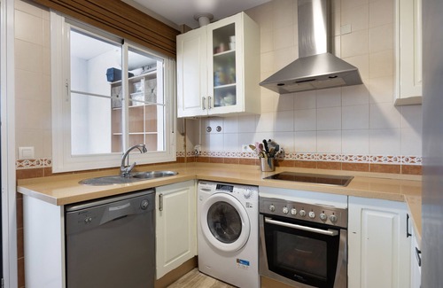 Poblado Sancti Petri Apartment | Apartment 'Apartamento Costa Castillo' with Shared Pool, Wi-Fi and Air Conditioning