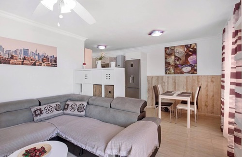 Arico Apartment | Apartment Apartamento Porís close to the Beach with Shared Pool & Wi-Fi
