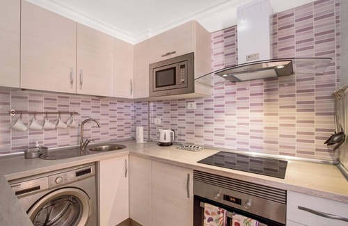 Arico Apartment | Apartment Apartamento Porís close to the Beach with Shared Pool & Wi-Fi