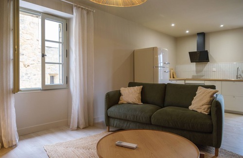 Domme Apartment | Apartment-Apartment-Ensuite with Bath-City view