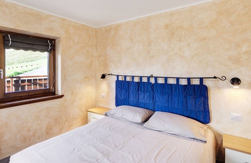 Gembre Apartment | Apartment 'Appartamenti Millenium Blu' with Mountain View, Shared Garden and Wi-Fi