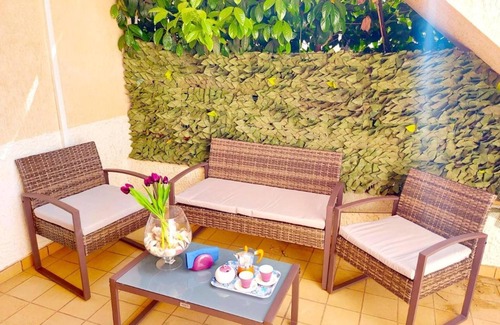 Caucana-finaiti-casuzze-finaiti Nord Apartment | Apartment 'Appartamento Giglio' with Private Terrace and Air Conditioning