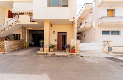 Racale Apartment | Apartment 'Appartamento Maria' with Private Terrace, Wi-Fi and Air Conditioning