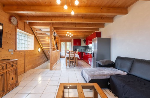 Lathuile Apartment | Apartment 'Appartement Atypique Lac Annecy' with Lake View, Balcony and Wi-Fi