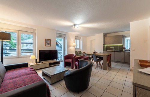 Brides-les-Bains Apartment | Apartment 'Appt Alba 6 Pers Plein Centre' with Mountain View, Private Terrace and Wi-Fi