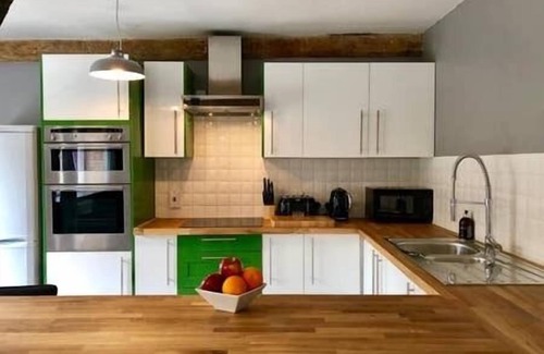 Woodchester Apartment | Apartment at Old Fleece Apartments