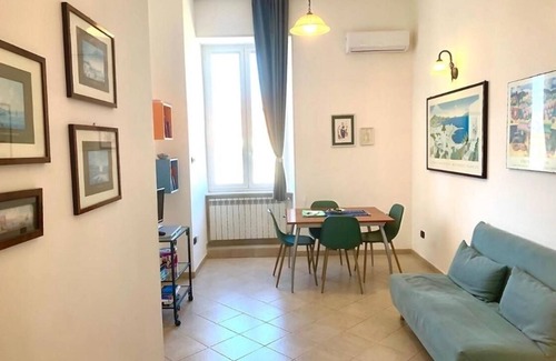 Vomero House | Apartment at Vomero Casa di Carlo al Vomero 60sqm, wi-fi, central and quiet
