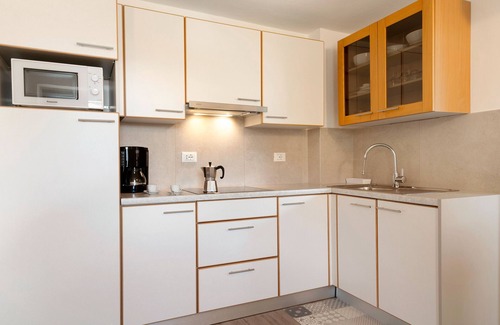 Laives Apartment | Apartment 'Auelehof Marlene' with Mountain View, Wi-Fi and Air Conditioning