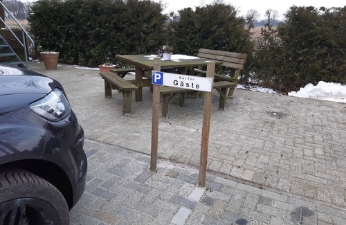 Weener Apartment | Apartment 'Auf Dem Lande' with Private Terrace and Wi-Fi