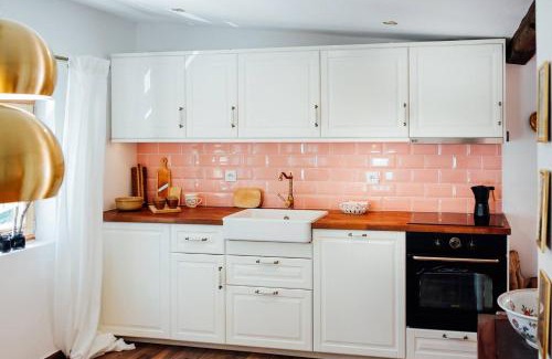 Bad Aussee Apartment | Apartment Aussee- Atelier Salzherrenhof- Küche, WLAN, Netflix