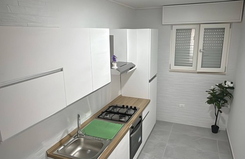 Marina di Lizzano Apartment | Apartment 'Bagnara - King' with Sea View and Shared Garden