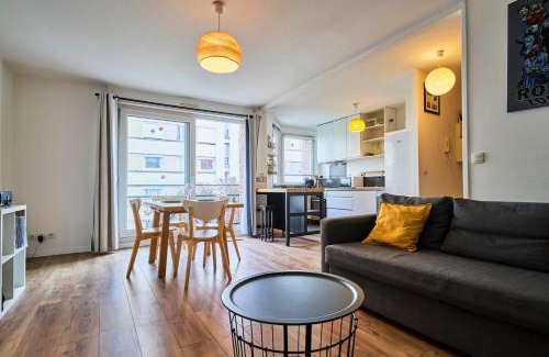 Saint-Maurice Pellevoisin Apartment | Apartment balconyparking space near train station