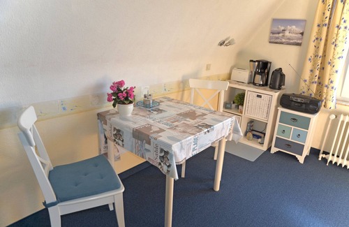 Doese Apartment | Apartment 'Bei Der Kugelbake' with Wi-Fi