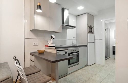 Barbate Apartment | Apartment 'Bellamar 5 Family Studio' with Wi-Fi and Air Conditioning