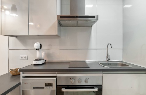 Barbate Apartment | Apartment 'Bellamar 5 Family Studio' with Wi-Fi and Air Conditioning