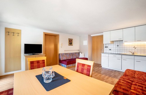 San Giacomo Apartment | Apartment 'Bergkristall 1' with Mountain View, Shared Garden and Wi-Fi