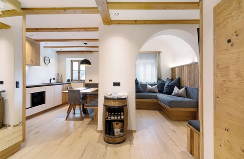 Silandro Apartment | Apartment 'Bertollhof Weingenuss' with Mountain View, Shared Terrace and Wi-Fi