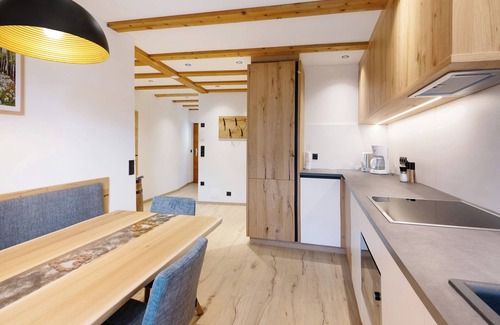 Silandro Apartment | Apartment 'Bertollhof Weingenuss' with Mountain View, Shared Terrace and Wi-Fi