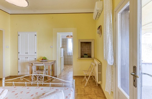 Presicce Apartment | Apartment 'Bilocale Con Cucina' with Private Terrace, Wi-Fi and Air Conditioning