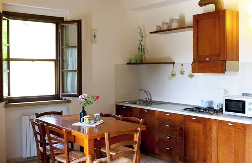 Santa Luce Apartment | Apartment 'Biancospino' with Shared Pool, Wi-Fi and Air Conditioning