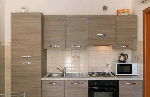 Suvereto Apartment | Apartment Bilocale Canino with Terrace, Shared Pool & Wi-Fi