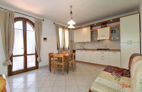 Suvereto Apartment | Apartment 'Bilocale Ciliegiolo' with Terrace, Shared Pool & Wi-Fi