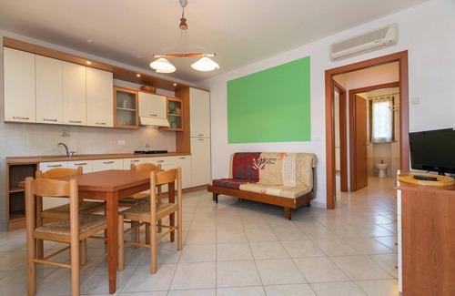 Suvereto Apartment | Apartment 'Bilocale Ciliegiolo' with Terrace, Shared Pool & Wi-Fi