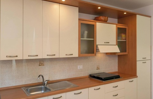 Suvereto Apartment | Apartment 'Bilocale Ciliegiolo' with Terrace, Shared Pool & Wi-Fi