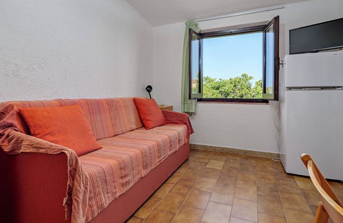 San Teodoro City Centre Apartment | Apartment 'Bilocale Gli Ulivi' with Private Terrace