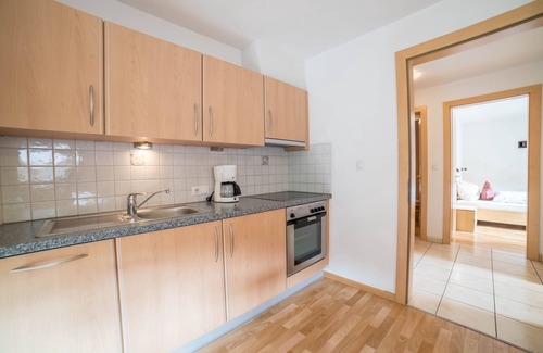 Meltina Apartment | Apartment "Boznermüllerhof-Geranie" with Wi-Fi, Balcony and View into Nature