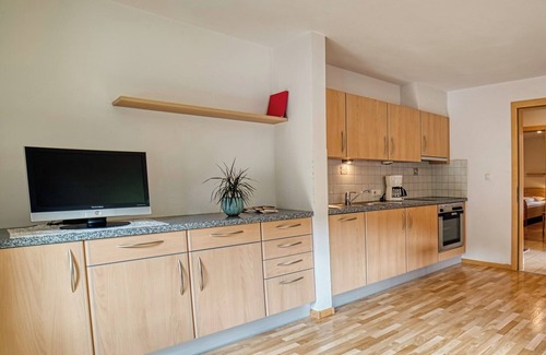 Meltina Apartment | Apartment "Boznermüllerhof-Geranie" with Wi-Fi, Balcony and View into Nature