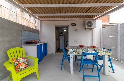 Granelli Apartment | Apartment 'Brezza Marina In Oasi Del Mare' with Sea View and Wi-Fi