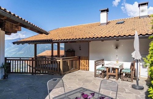 Schenna Apartment | Apartment “Brunjaunhof” on a Farm with Mountain View, Balcony & Garden