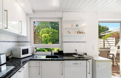 Wilhelmshaven House | 'Apartment by the Dyke' with Garden & Wi-Fi