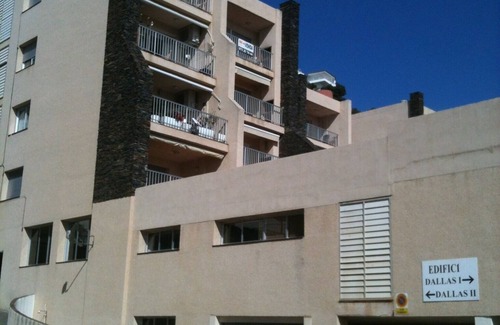 Almadraba-Canyelles Apartment | Apartment by the sea, terrace, sea view, air conditioning, swimming pool, garage, ascen