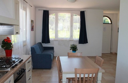 Puntone Apartment | Apartment by the sea with private outside space, Air Conditioning,Wi-Fi.T1p