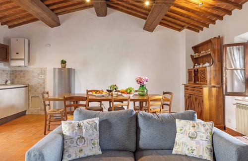 San Macario In Monte Apartment | Apartment 'Casa In Toscana Panoramica-Piscina' with Shared Pool and Shared Garden