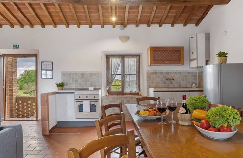 San Macario In Monte Apartment | Apartment 'Casa In Toscana Panoramica-Piscina' with Shared Pool and Shared Garden