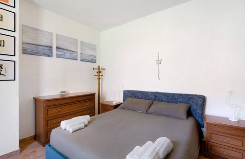 Villanova d'Albenga Apartment | Apartment "Centro Villanova d'Albenga" with Wi-Fi and Air Conditioning
