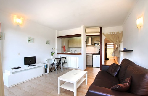Cala Figuera Apartment | Apartment 'Cala Figuera 1b' with Sea View, Wi-Fi and Air Conditioning