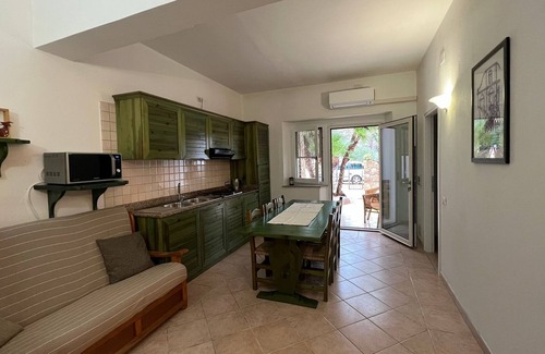 Cala Liberotto Apartment | Apartment 'Cala Liberotto' with Private Terrace, Wi-Fi and Air Conditioning