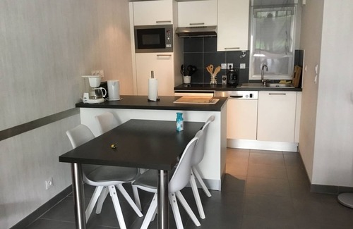Rotheneuf-Le Pont Apartment | APARTMENT calm and bright, WIFI, located in small market town of seaside