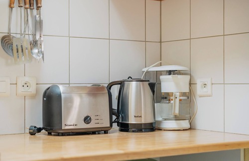 Cancale Apartment | Apartment 'Cancale Centre-ville - Mer' with Wi-Fi and private parking