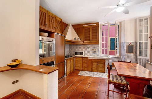 Arenzano Apartment | Apartment 'Capitan Romeo' with Balcony and Wi-Fi