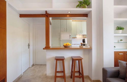Carranque Apartment | Apartment 'Carlos Haya' with Wi-Fi and Air Conditioning