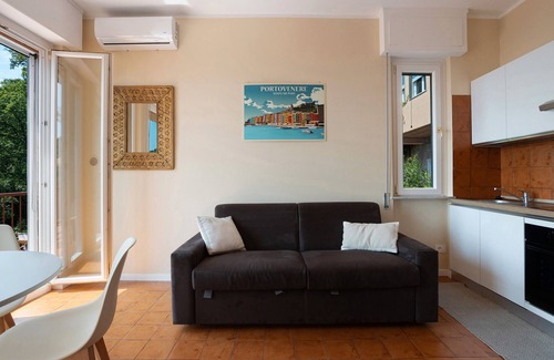 Lerici Apartment | Apartment 'Casa Blu' with Sea View, Wi-Fi and Air Conditioning