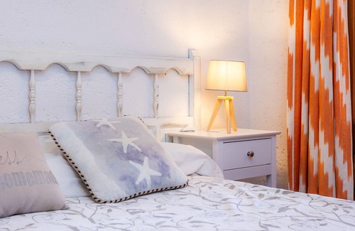 Cala San Vicente Apartment | Apartment 'Casa Caracola' with Private Terrace and Wi-Fi